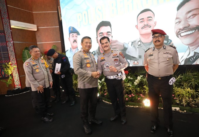 Polisi Berkumis Polda Sumut Tampil Humanis