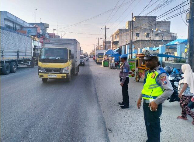 Jelang Berbuka Puasa, Polsek Indrapura Patroli Humanis Pasar Tumpah