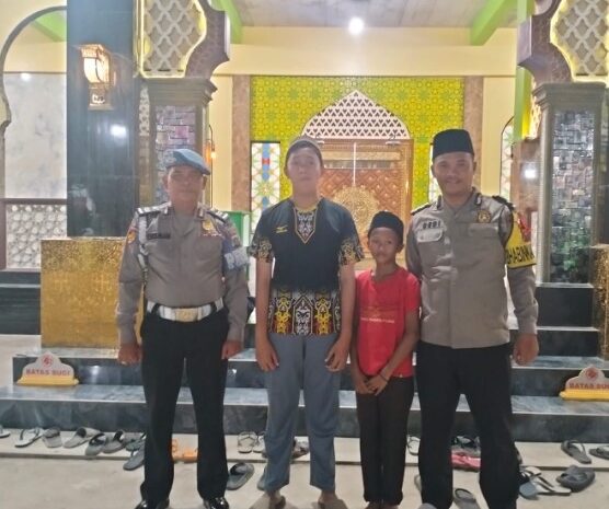 Polres Batubara Kawal Keamanan Sholat Tarawih di Masjid