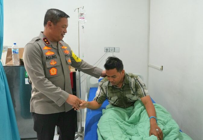 Kapolda Sumut Jenguk Dua Personil Korban Penganiayaan