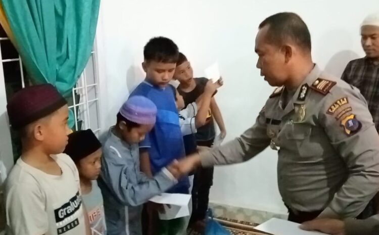  Kapolsek Simpang Empat Berbuka Puasa Bersama Masyarakat dan Anak Yatim Piatu