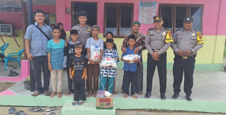  Polsek Labuhan Ruku Berbagi Kebahagiaan Ramadhan di Panti Asuhan Darul Ikhlas