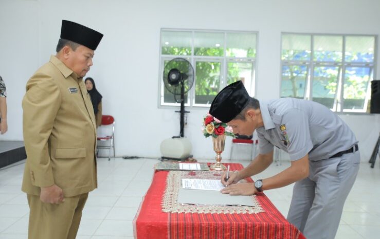 Asisten Administrasi Umum Lantik Kepala UPTD SMP, SD, TK Negeri dan Kepala SPNF SKB di Lingkungan Dinas Pendidikan Kabupaten Asahan