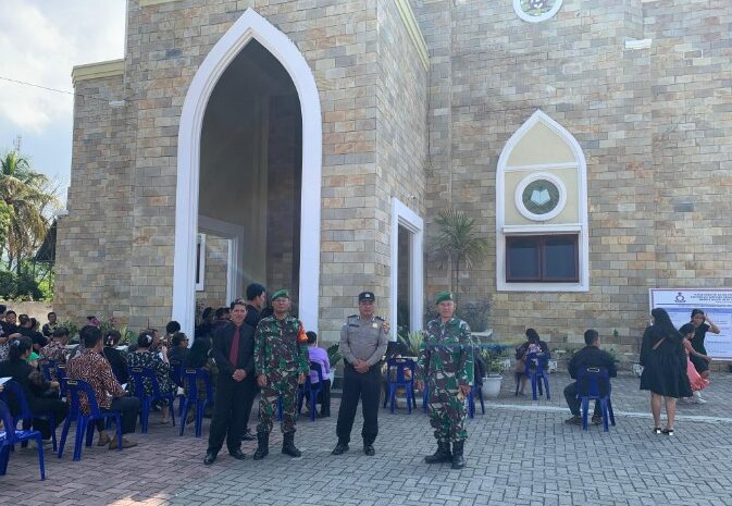  81 Personil Polres Samosir Kawal Keamanan Ibadah Jalan Salib dan Jumat Agung