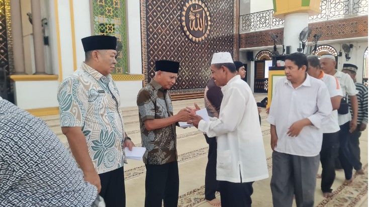  BKM Agung H Achmad Bakrie Kisaran dan Bupati Asahan Salurkan Bantuan Kepada Anak Yatim dan Abang Becak