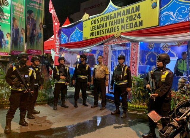  Personil Subsatgas Aksi Khusus Satbrimob Polda Sumut Gelar Patroli Malam Operasi Ketupat Toba 2024