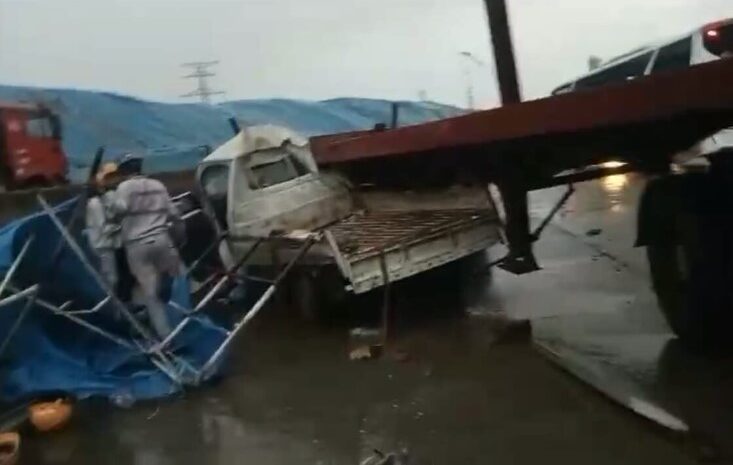 Mobil Mahole Seruduk Truk Trailer di Kawasan Industri PT IMIP, 10 Karyawan Dilarikan ke Rumah Sakit