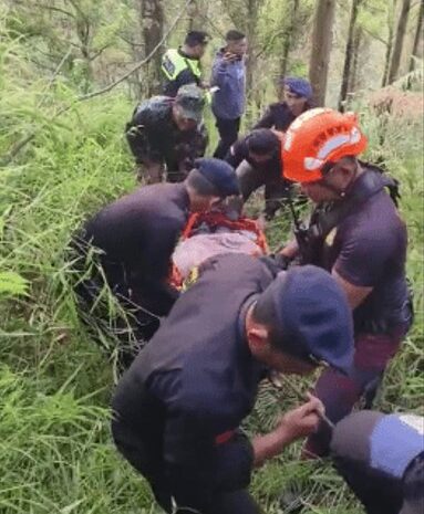  Personel SAR Satbrimob Polda Sumut Evakuasi Korban WNA yang Hilang