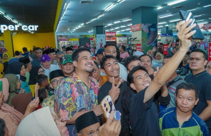  Bobby Nasution Bersama 500 Anak Yatim Dhuafa Belanja Pakaian dan Perlengkapan  Lebaran