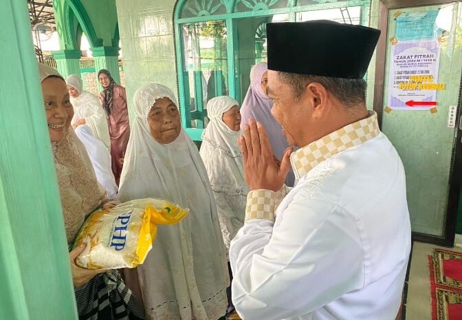 Bupati Sergai Tunaikan Salat Tasbih di Dua Tempat Berbeda