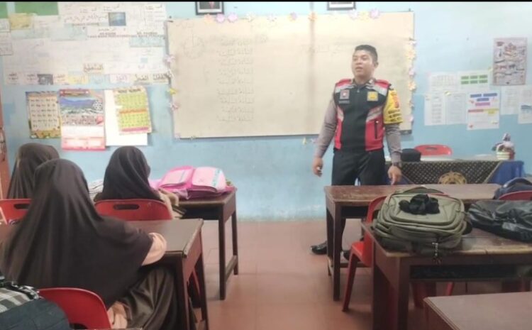  Kisah Inspirasitif Briptu Julhamadi Munthe Mengajar Bahasa Arab di Madrasyah Ibtidaiyah