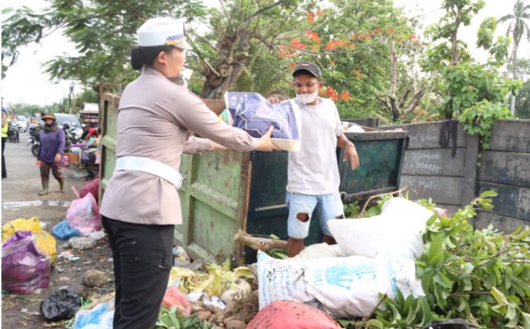 Satlantas Polres Binjai Bersama Bhayangkari Berbagi Takjil Dan Sembako