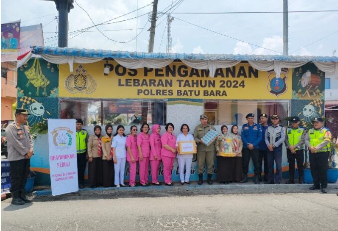  Kapolsek dan Bhayangkari Polres Batu Bara Sambangi Pos Pengamanan Ketupat Toba 2024