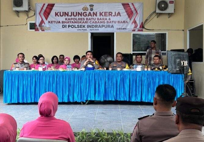 Kapolres Batubara dan Ketua Bhayangkari Kunjungi Polsek Indrapura