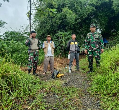 Gerak Cepat Babinsa Kodim 1311/Mrw Bantu Warga Dampak Banjir Desa Dampala