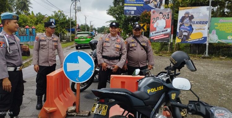  Polres Morowali Kawal Acara Haul Guru Tua Ke- 56 di Desa Wosu