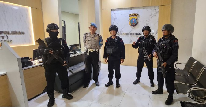 Personil Detasemen 45 Anti Anarkis Patroli di Sejumlah Polsek Jajaran Polrestabes Medan