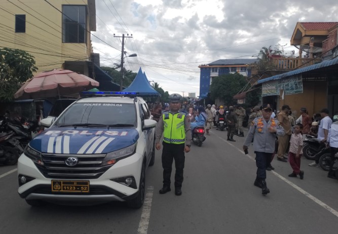  Polres Sibolga Kawal Pawai Ta’aruf MTQ Ke-51 Tingkat Kota Sibolga Tahun 2024