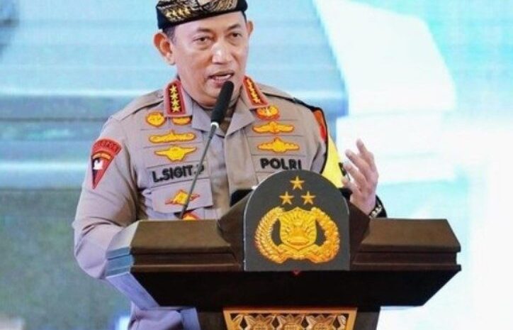  Kapolri Beri Penghargaan Casis Bintara Korban Begal Masuk Polri