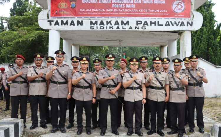  Kapolres Dairi Pimpin Upacara Ziarah Rombongan dan Tabur Bunga di Taman Makam Pahlawan