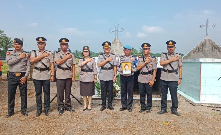  Peringati Hari Bhayangkara Ke-78, Polres Batubara Melaksanakan Upacara Ziarah di Taman Makam Ipda Anumerta Martua Galingging