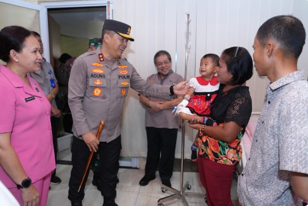  Kapolda Sumut Bantu Pengobatan Balita Asal Nias Yang Sakit Kelainan Kandung Kemih