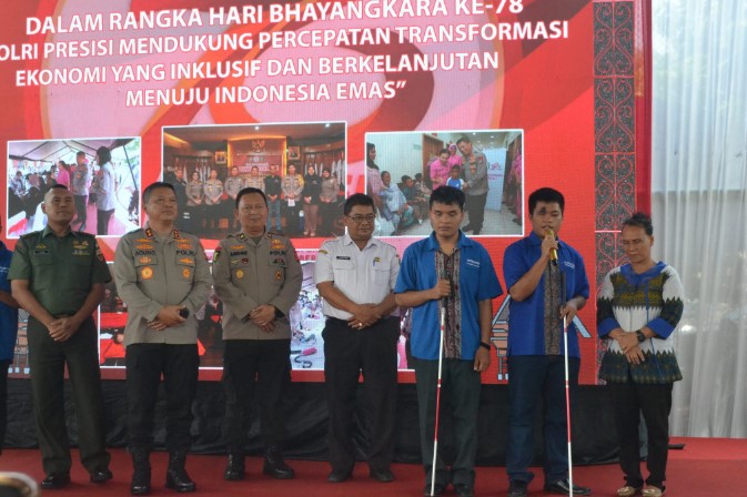  Sat Brimob Polda Sumut Berikan Makanan Gratis Melalui Dapur Lapangan Dalam Rangka Hari Bhayangkara Ke-78