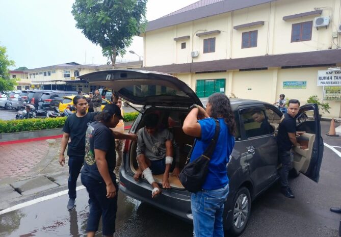  Bacok Tangan Korbannya Hingga Nyaris Putus, Begal Sadis Ditembak