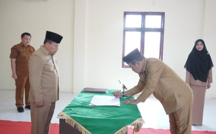 Bupati Lantik 2 Pejabat Administrator Disdukcapil Kabupaten Asahan