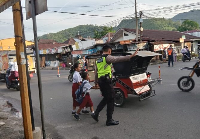  Urai Kemacetan, Polres Sibolga Gelar Personilnya Laksanakan Pos Padat Pagi di Persimpangan