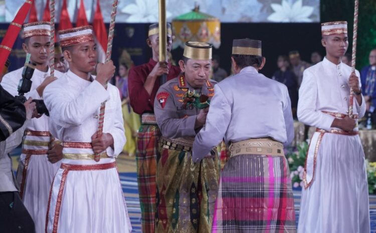  Kapolri Diberi Gelar Adat-Pusaka oleh Dewan Adat dan Kerajaan di Sulawesi Selatan