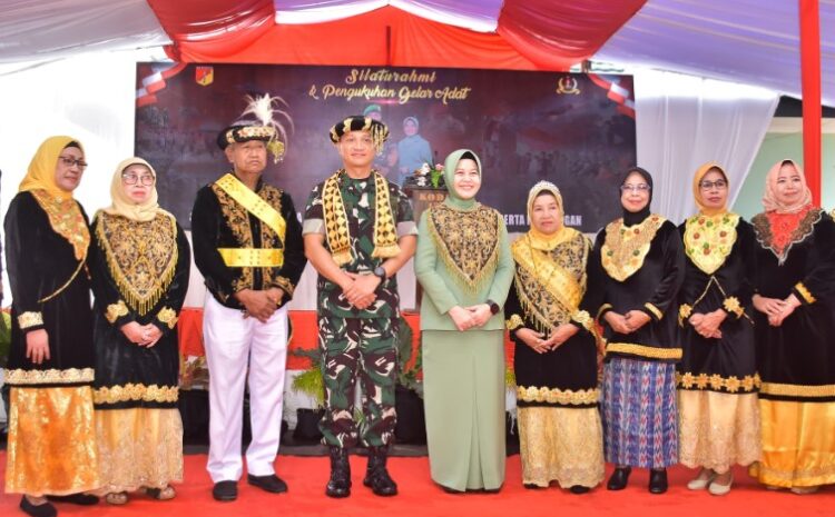 Pangdam XIII/Merdeka Menerima Gelar Adat To Bungku Dari Ketua Adat dan Keturunan Raja-raja Bungku Kabupaten Morowali