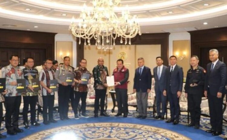  Tangkap Buronan, Polri Terima Penghargaan dari PM Thailand