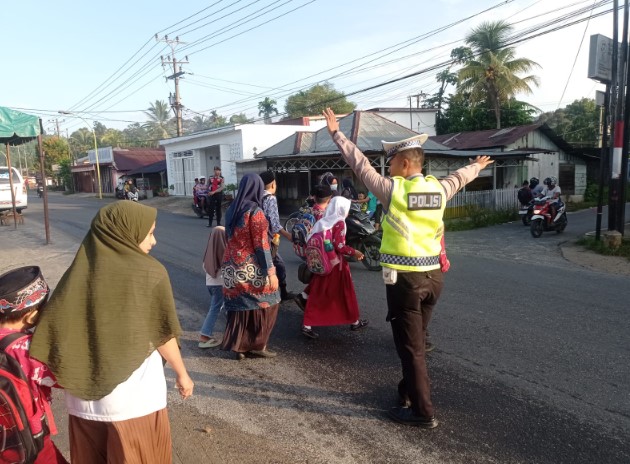  Tingkatkan Kamseltibcarlantas, Polres Tapteng Laksanakan Strong Point di Titik Rawan