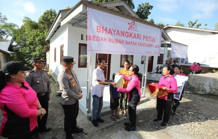  Ketua Umum Bhayangkari Bedah Rumah dan Gereja di Nias Utara