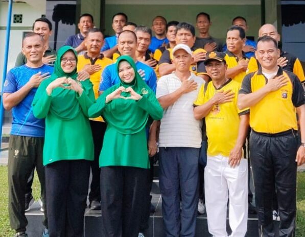  Personil Polsek Pancur Batu Bersama Resimen Arhanud-2/SSM Olah Raga dan Makan Bersama