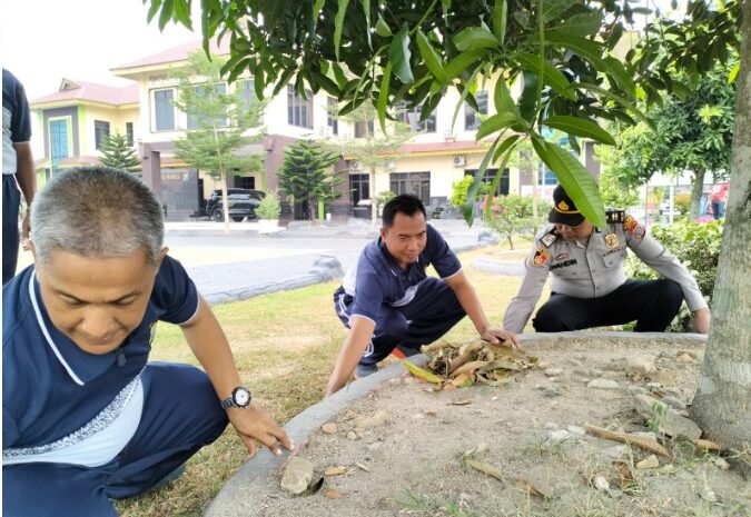  Jaga Kebersihan Mako Personil Polres Batubara Laksanakan Kurve