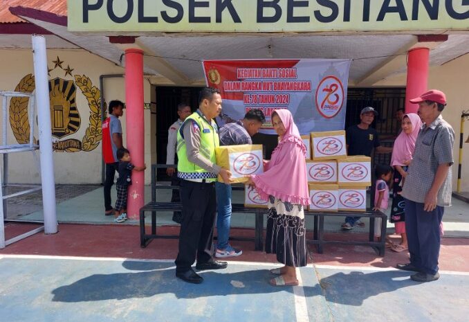  Polsek Besitang Gelar Bakti Sosial Sambut Hut Bhayangkara Ke-78