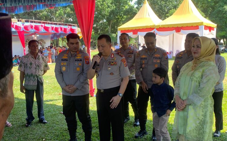  Kapolres Batubara Sambut Kedatangan Kapolda Maluku di Lapangan Sepak Bola PT SMA Desa Perk. Tanah Datar