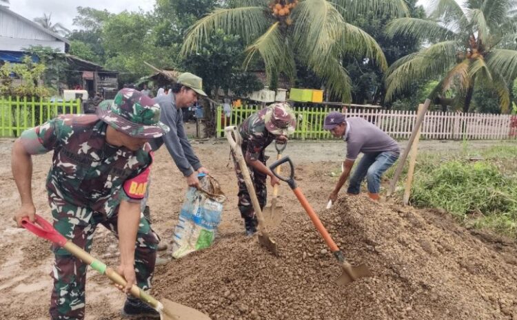  Babinsa Koramil 1311-03/Petasia Pimpin Kegiatan Pembenahan dan Penataan Kampung Pancasila Desa Ungkea