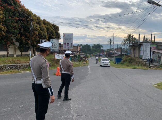  Satlantas Polres Pakpak Bharat Laksanakan Strong Point Pagi Ciptakan Kamseltibcar Lantas