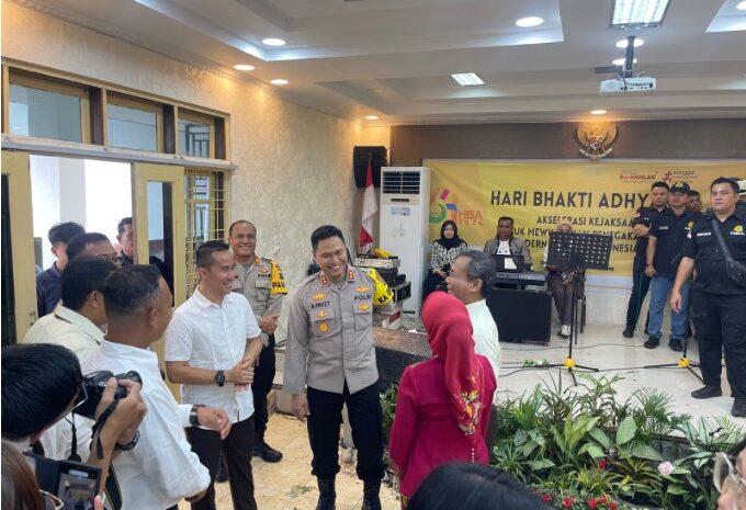  Kapolres Sibolga Berikan Kejutan Kue Ulang Tahun Kepada Kajari Sibolga