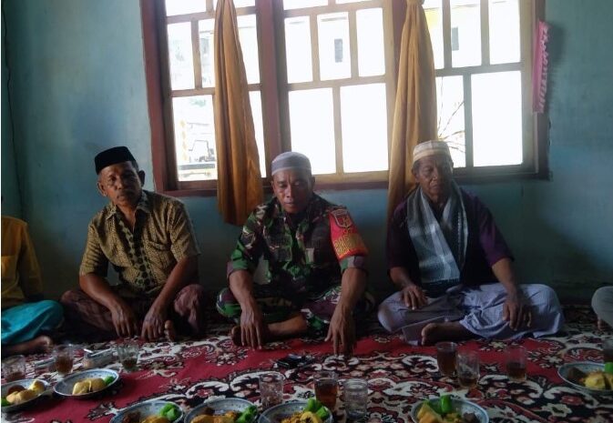  Hadiri Undangan Warga Binaan, Babinsa Koramil 1311- 07/Menui Kepulauan Komitmen Pererat Kemanunggalan TNI-Rakyat