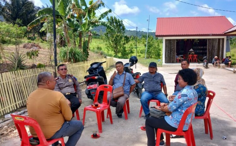  Kapolsek Salak dan Bhabinkamtibmas Turun Langsung Laksanakan Giat Sambang Kepada Masyarakat