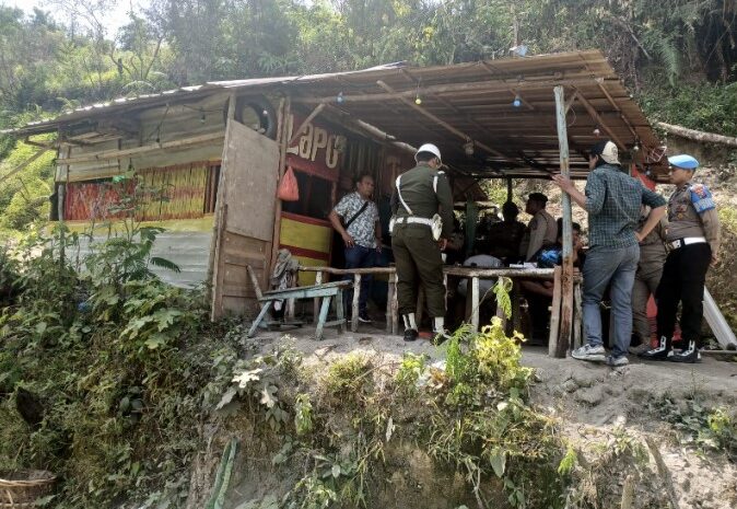  Satnarkoba Polres Dairi Bersama Tim Gabungan Gerebek Kampung Narkoba