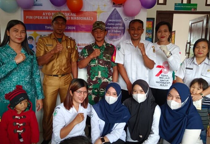  Babinsa Koramil 1311-08/Soyo Jaya Dukung Kampanye Penuh Imunisasi Polio di Desa Bau