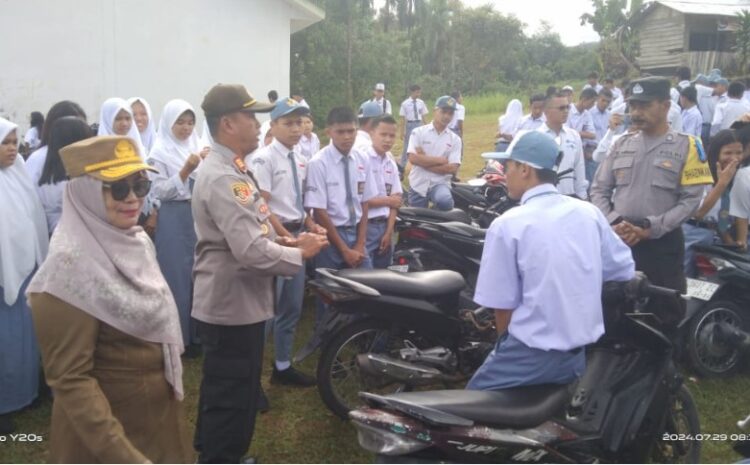  Taati Aturan Berlalu Lintas dan Jauhi Narkoba, Pesan Kapolsek Sukaramai Saat Irup Upacara Bendera di SMAN 1 Sigunung