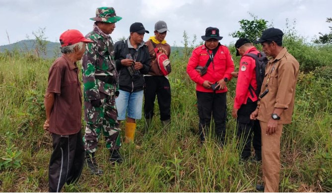  Babinsa Koramil 1311-05/Mori Atas Gelar Patroli Terpadu Antisipasi Kebakaran Hutan di Desa Peleru