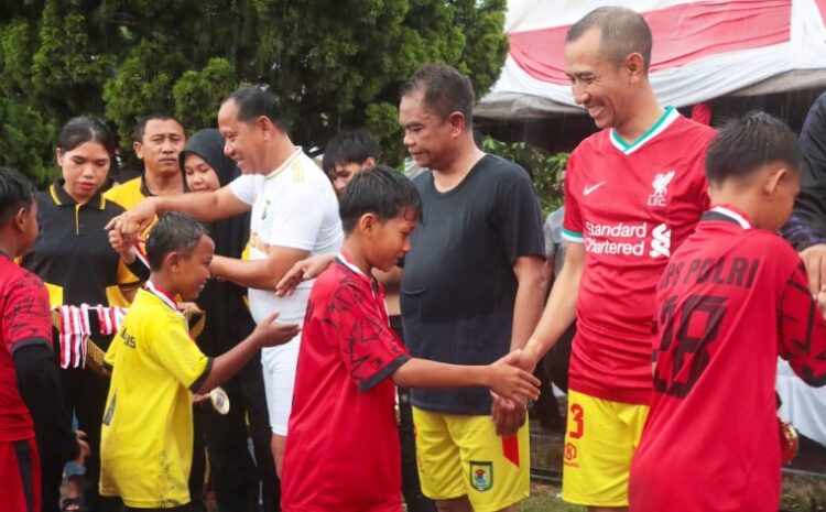  Penutupan Turnamen Sepak Bola U12 Polres Sergai, Bupati Darma Wijaya: “Dengan Olah Raga Bangkitkan Semangat Generasi Muda”