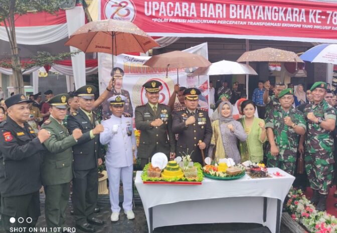  Gelar Apel Hut Bhayangkara Ke-78, Ratusan Karangan Bunga Hiasi Mapolres Batubara